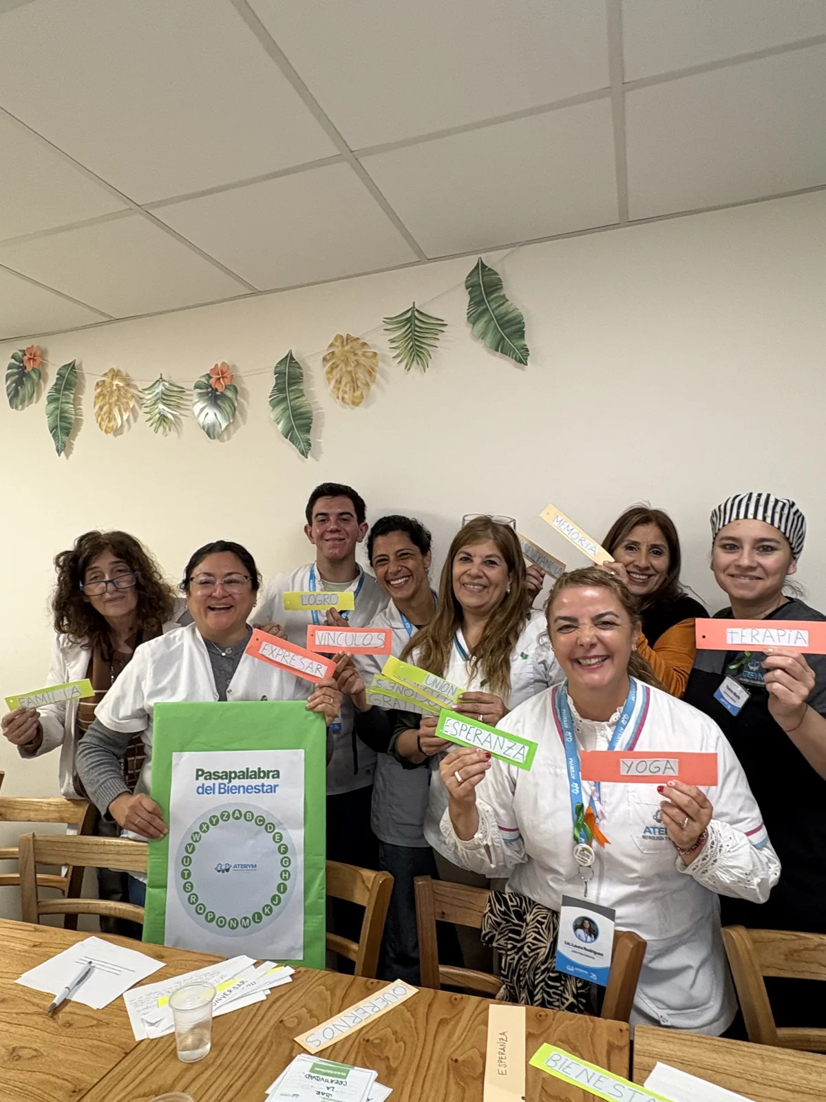 El equipo de Aterym Alta Gracia participa del Pasapalabra del Bienestar con tarjetas de palabras como familia, vínculos, esperanza y gratitud